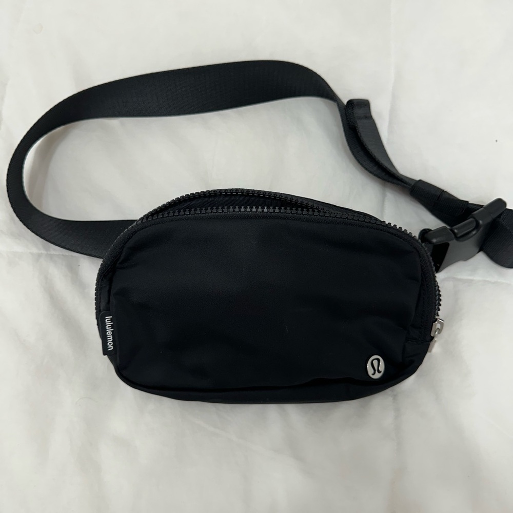 Lululemon Everywhere Belt Bag 1L